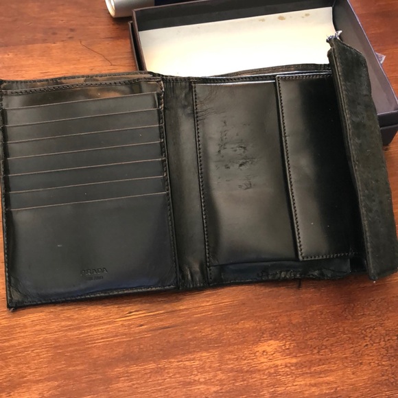 Authentic Prada women’s black wallet - Picture 8 of 11